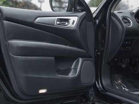 Used 2019 Nissan Pathfinder SL image 40