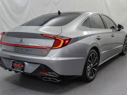 Used 2021 Hyundai Sonata Limited w/ Preferred Accessory Package FWD image 10