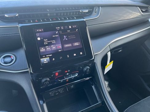 New 2025 Jeep Grand Cherokee Altitude image 11