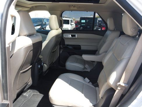 Used 2020 Ford Explorer Platinum w/ Premium Technology Package AWD/4WD image 31