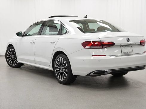 Used 2022 Volkswagen Passat 2.0T FWD image 14