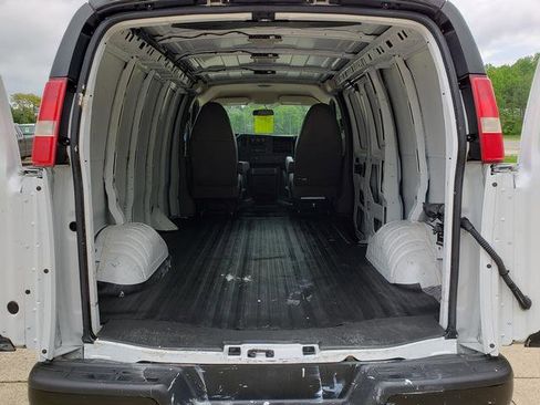 Used 2015 Chevrolet Express 2500 image 5