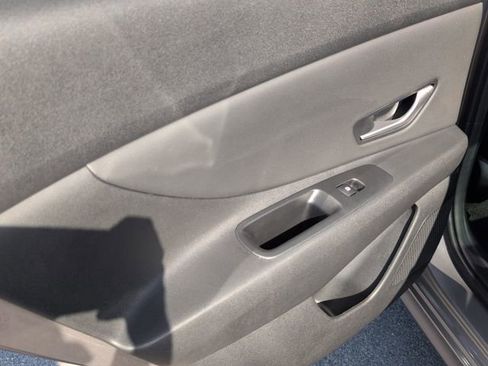 Used 2022 Hyundai Elantra Limited w/ Cargo Package image 32