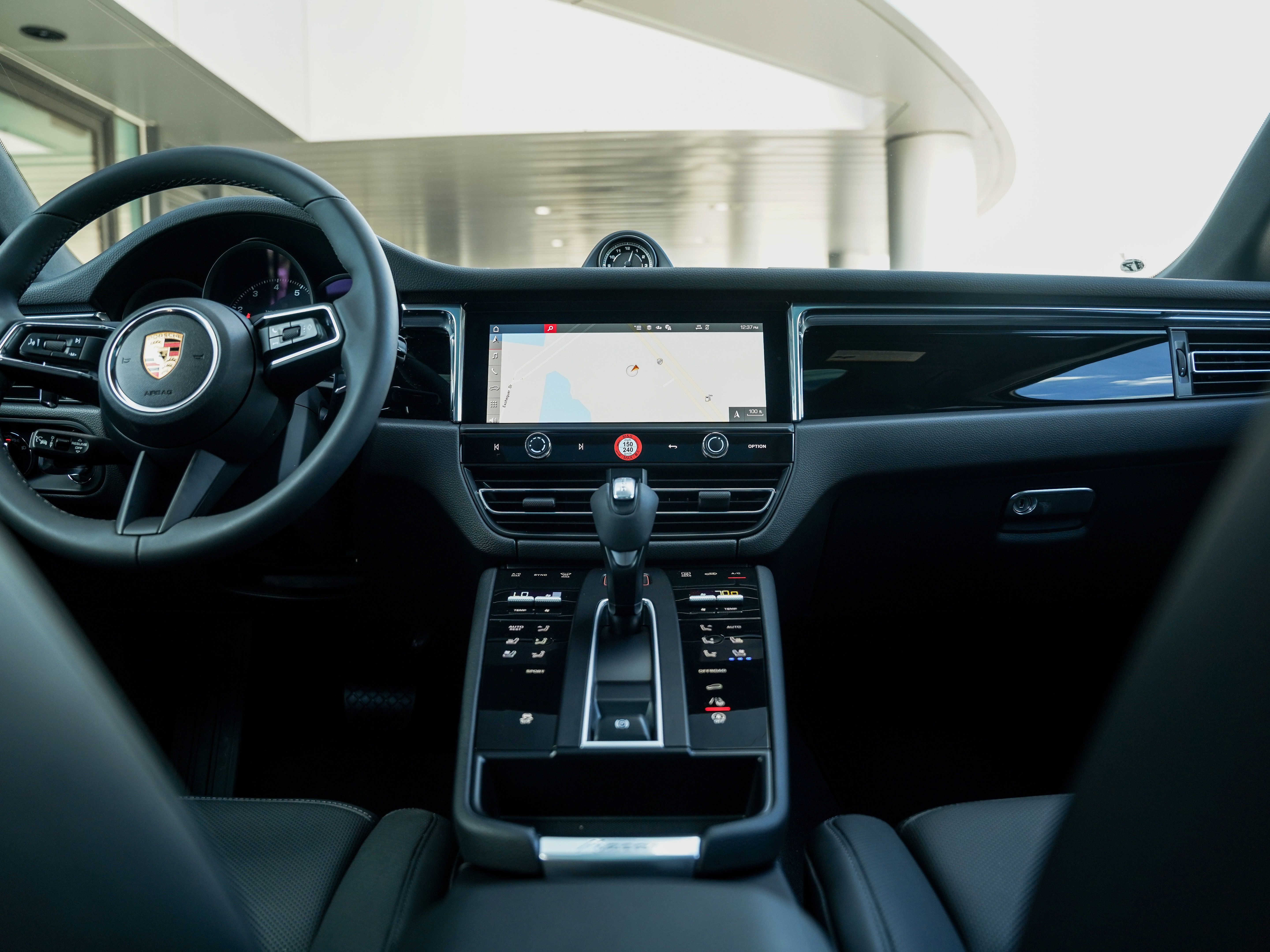 Certified 2026 Porsche Macan AWD/4WD image 24