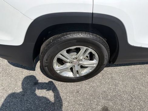 Used 2024 GMC Terrain SLE FWD image 7