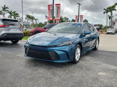 Used 2025 Toyota Camry LE image 5