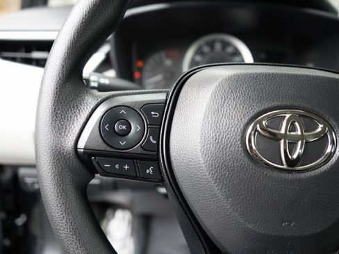 Used 2022 Toyota Corolla LE image 19
