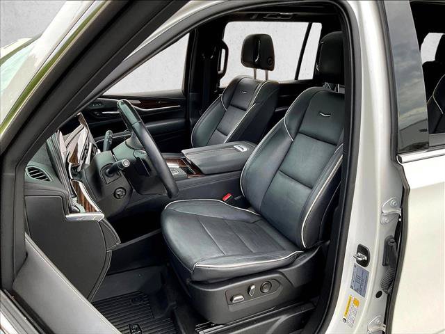 Used 2022 Cadillac Escalade ESV Premium Luxury w/ LPO, Radiant Package AWD/4WD image 25