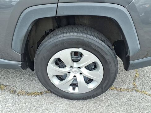 Used 2021 Toyota RAV4 LE AWD/4WD image 4