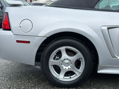 Used 2003 Ford Mustang Premium RWD image 30