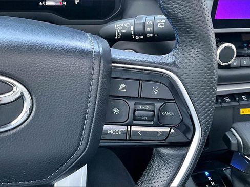 Used 2023 Toyota Sequoia Platinum image 12