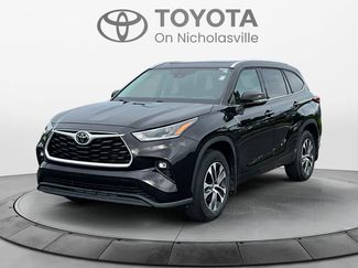 Used 2021 Toyota Highlander XLE AWD/4WD video 1