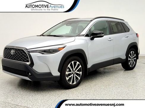 Used 2025 Toyota Corolla Cross XLE w/ Convenience Package AWD/4WD image 1