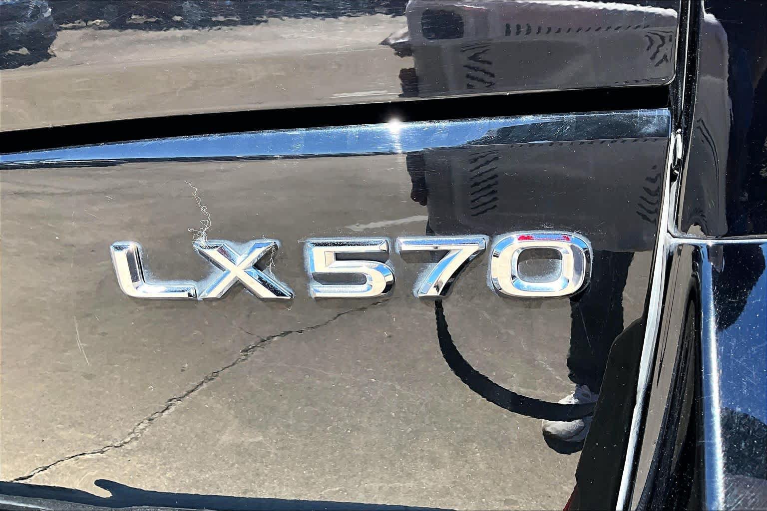 Used 2021 Lexus LX 570 4WD w/ Luxury Package image 10