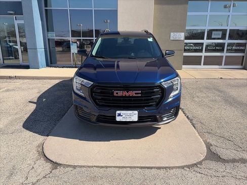 Used 2023 GMC Terrain SLE w/ Elevation Edition image 3