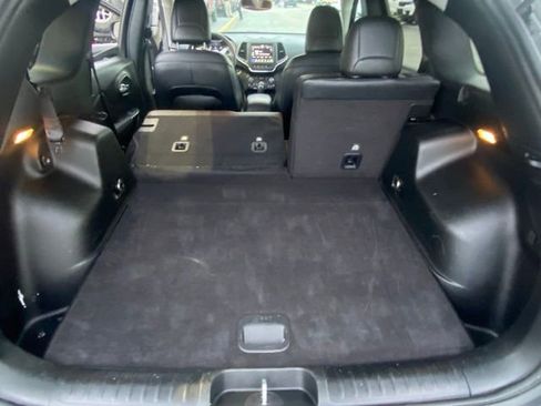 Used 2023 Jeep Cherokee Altitude Lux image 28