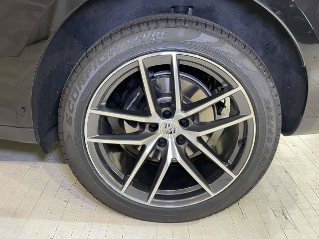 Certified 2026 Porsche Macan AWD/4WD image 13