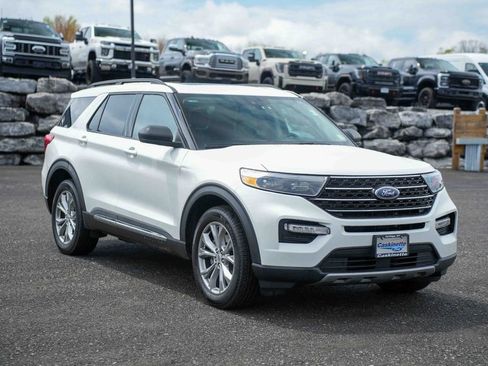 Certified 2023 Ford Explorer XLT w/ Equipment Group 202A AWD/4WD image 3