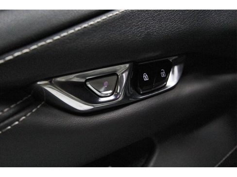 Used 2024 Chevrolet Corvette Stingray Coupe w/ Z51 Performance Package image 19