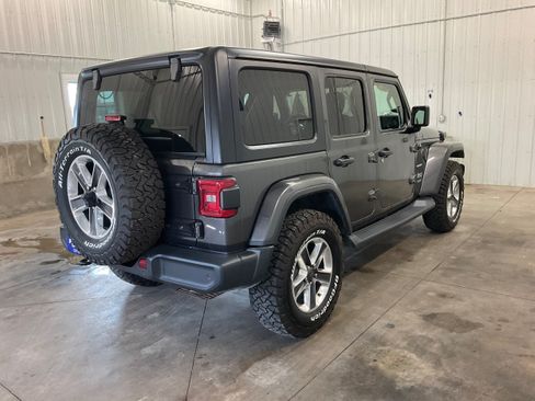 Used 2018 Jeep Wrangler Unlimited Sahara AWD/4WD image 5