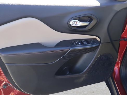 Used 2015 Jeep Cherokee Limited image 11