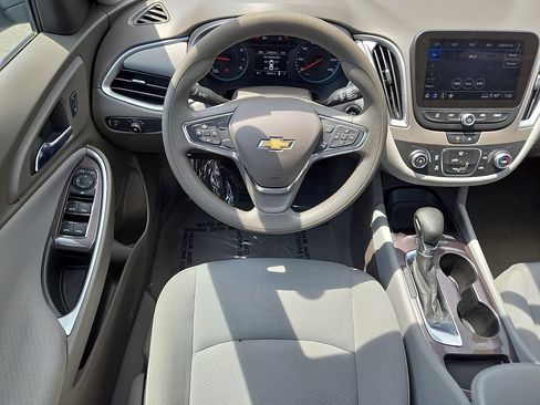 Used 2021 Chevrolet Malibu LS FWD image 17
