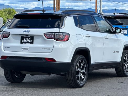 Used 2025 Jeep Compass Limited AWD/4WD image 4
