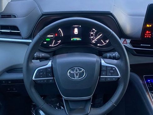 Used 2024 Toyota Sienna XLE image 13