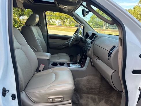 Used 2011 Nissan Pathfinder LE w/ Navigation Pkg AWD/4WD image 21