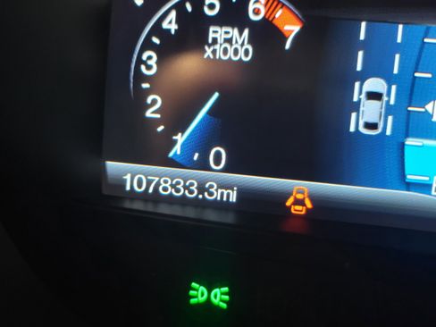 Used 2018 Ford Edge Titanium w/ Ford Safe & Smart Package image 19