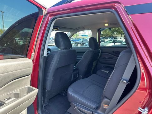 Used 2024 Nissan Pathfinder SV w/ Lighting Package (N92) FWD image 8
