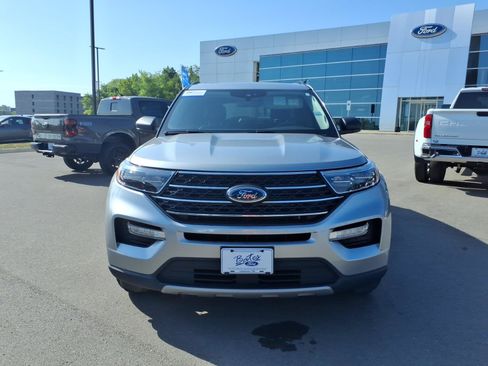 Certified 2022 Ford Explorer XLT w/ Equipment Group 202A RWD image 8