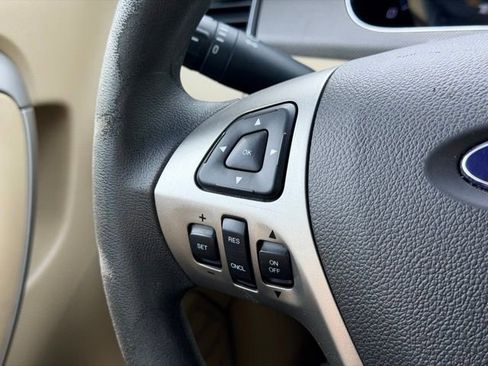 Used 2018 Ford Taurus SE FWD image 8