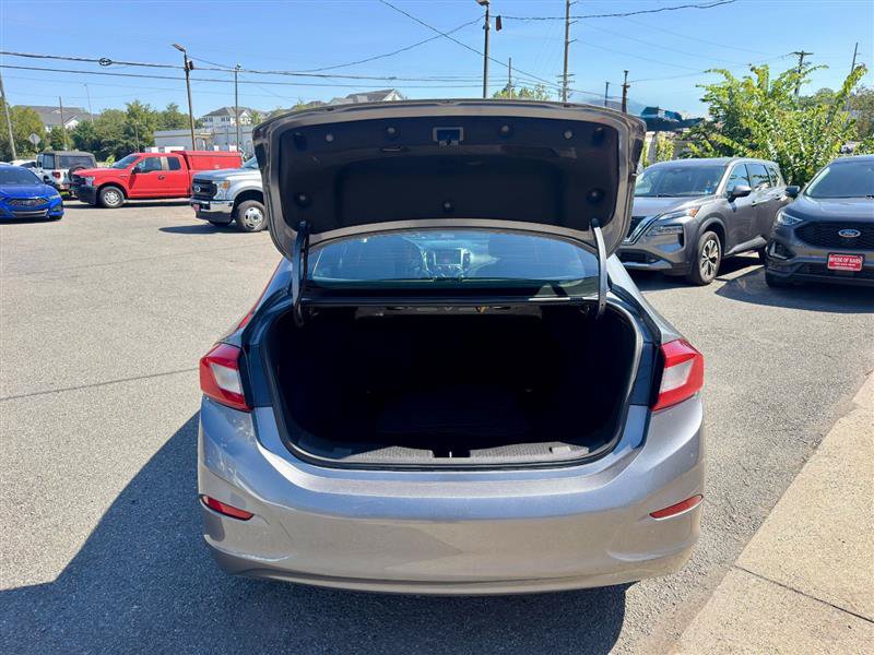 Used 2018 Chevrolet Cruze LT w/ Sun And Sound Package FWD image 4