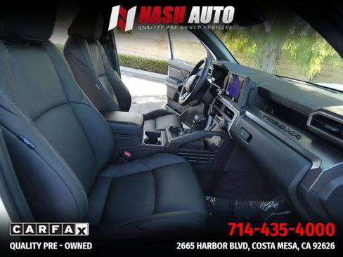 Used 2025 Toyota Tacoma TRD Sport AWD/4WD image 32