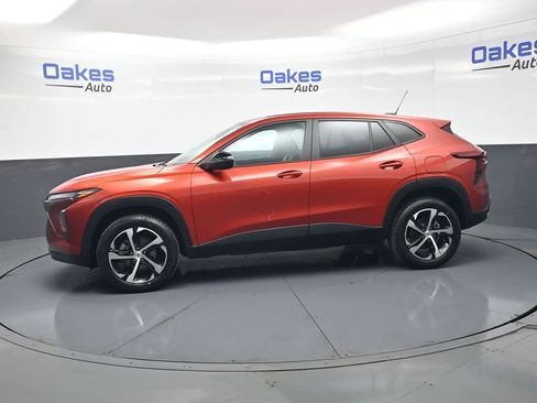 Used 2024 Chevrolet Trax RS w/ Driver Confidence Package FWD image 5