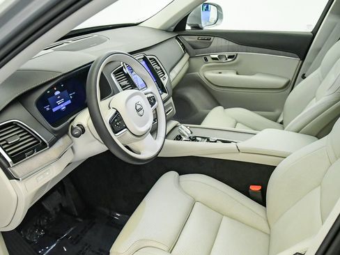 Certified 2025 Volvo XC90 T8 Ultra AWD/4WD image 18