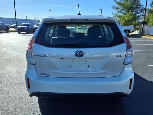Used 2017 Toyota Prius V Three image 23