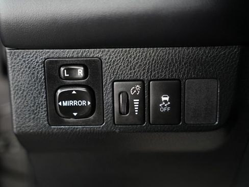 Used 2013 Toyota RAV4 XLE AWD/4WD image 42