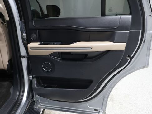 Used 2023 Ford Expedition Limited image 20