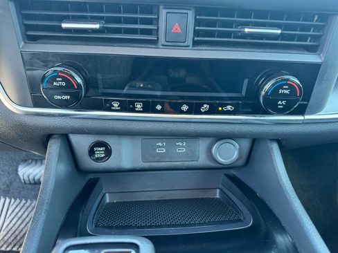 Used 2024 Nissan Rogue SV image 27