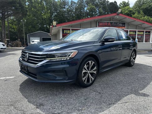 Used 2021 Volkswagen Passat 2.0T SE image 2