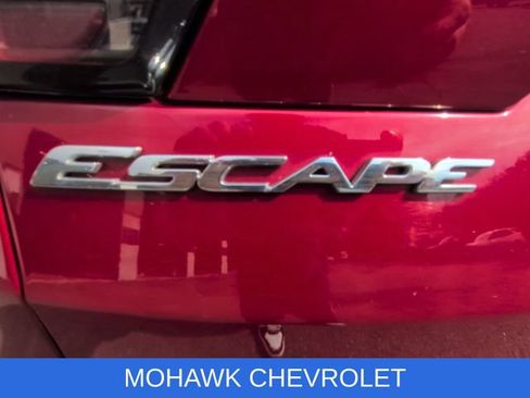 Used 2017 Ford Escape SE w/ Equipment Group 201A AWD/4WD image 32
