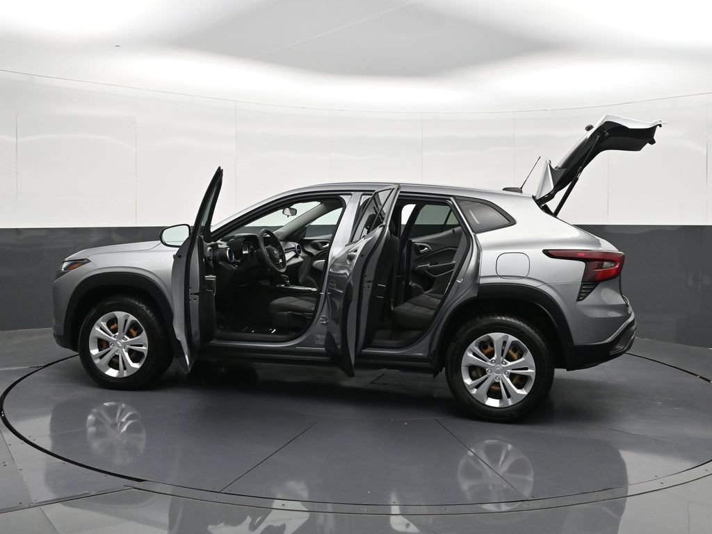 Certified 2024 Chevrolet Trax LS FWD image 40