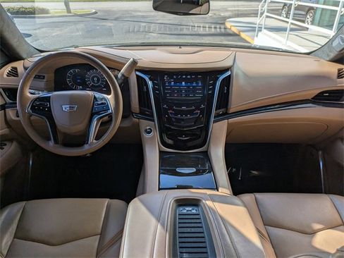 Used 2020 Cadillac Escalade Platinum w/ Escalade Sport Edition image 19