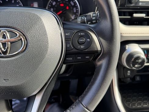 Used 2021 Toyota RAV4 XLE Premium image 23