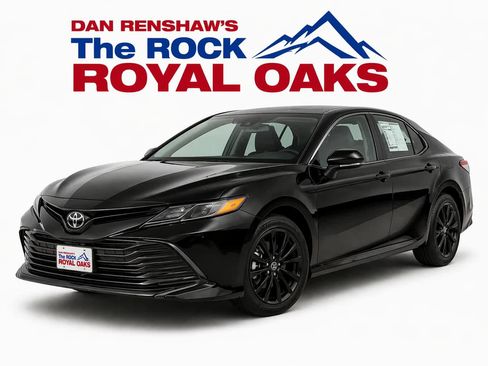 Used 2018 Toyota Camry LE FWD image 1