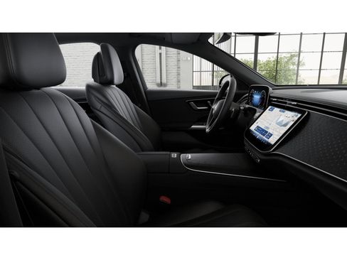 Used 2026 Mercedes-Benz E 350 4MATIC Sedan image 4