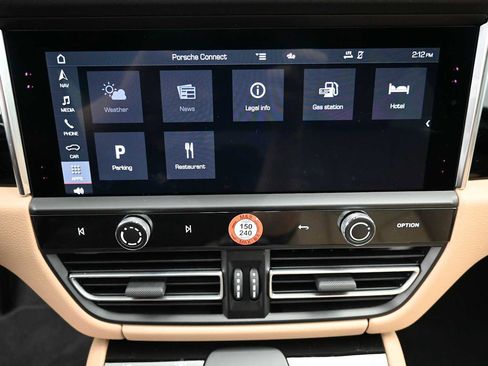 Certified 2025 Porsche Macan AWD/4WD image 13