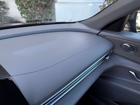 Used 2025 Hyundai Elantra SEL FWD image 32